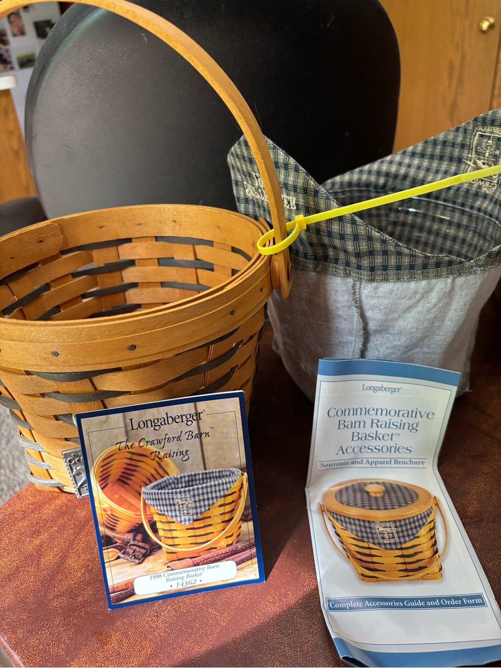 Longaberger 1998 Crawford Barn Raising basket,liner,protector & tie on - Picture 4 of 4